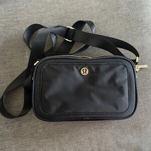 Lululemon crossbody camera bag 2L